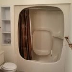 This bathroom looks like it belongs on the 70’s phase of aperture science. #portal #reales… https://t.co/yjH83sNSbn https://t.co/3m3BQcFrWX